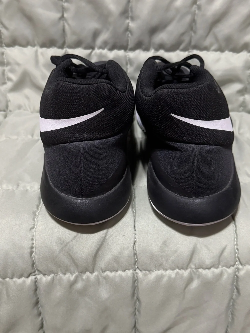 Nike Men's Black and White Low-Top Athletic Shoes